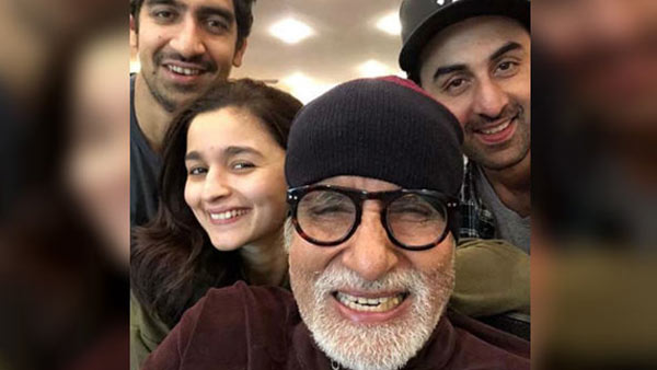 Alia Bhatt And Ranbir Kapoor Spotted At Airport As They Leave For New Years Celebrations! Alia Bhatt And Ranbir Kapoor Spotted At Airport As They Leave For New Years Celebrations!