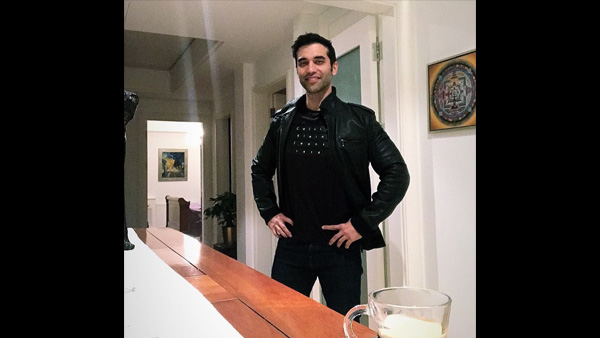 The Actor Stayed Alone