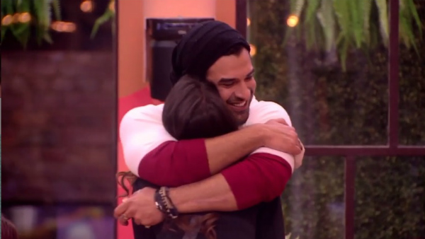 Paras Hugs Shefali