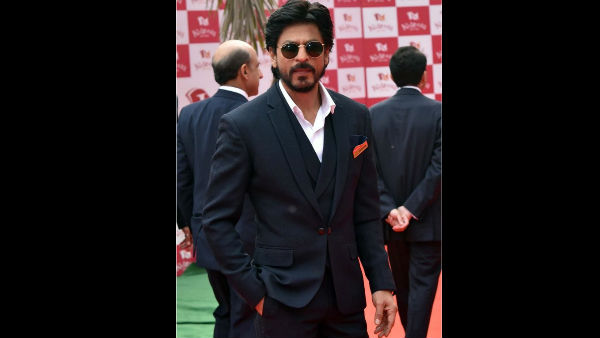 shah-rukh-kkhan-s-fans-are-upset-with-him shah-rukh-kkhan-s-fans-are-upset-with-him