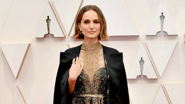 Oscars 2020: Natalie Portman Wears Cape With Names Of Oscar-snubbed Female Directors Oscars 2020: Natalie Portman Wears Cape With Names Of Oscar-snubbed Female Directors