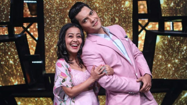 Indian Idol 11: Neha Kakkar Reveals Aditya Narayan Is Getting Married To His Girlfriend This Year! Indian Idol 11: Neha Kakkar Reveals Aditya Narayan Is Getting Married To His Girlfriend This Year!