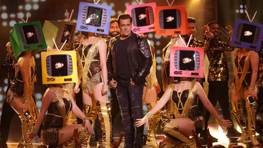 Salman Khan Performs Salman Khan Performs