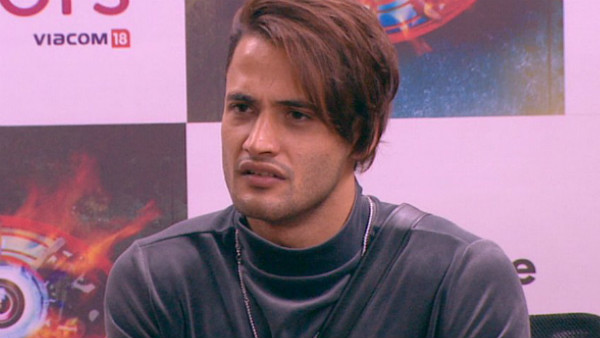 Fans Paid To Gather In Huge Numbers!