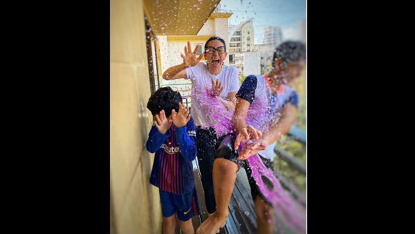 holi-2020-priyanka-chopra-nick-jonas-karisma-kapoor-kartik-aaryan-play-with-colours