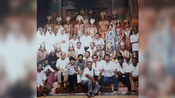 Viral Photo! Ramayans Dipika Chikhlia Shares Major Throwback Picture With Narendra Modi & LK Advani