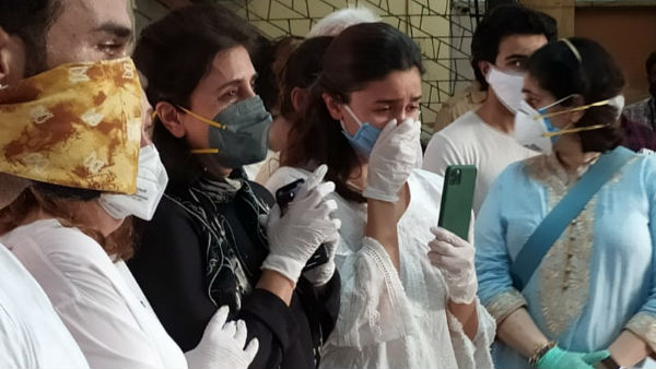 Neetu Kapoor & Alia Bhatt Break Down Into Tears