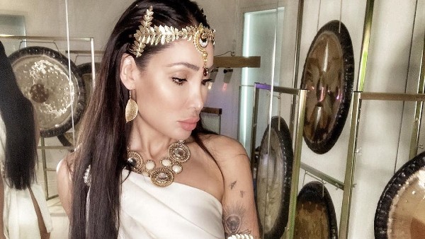 Sofia Slammed For Posting Naked Pic Sofia Slammed For Posting Naked Pic