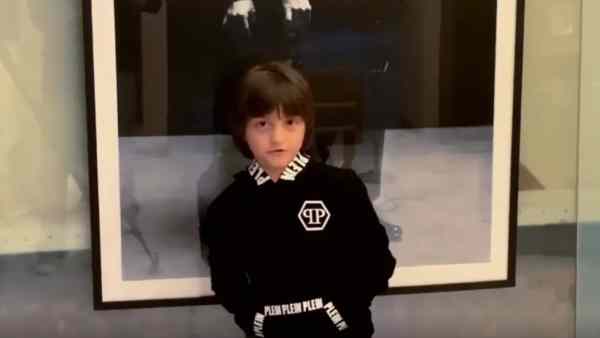 Here Are SRK And Abrams Adorable Moments From Music Video Here Are SRK And Abrams Adorable Moments From Music Video