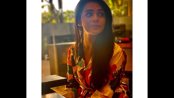 Make-Up Man Offers Her Financial Aid