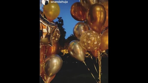 Sonam-Anand Switch On Their Celebratory Mood Sonam-Anand Switch On Their Celebratory Mood