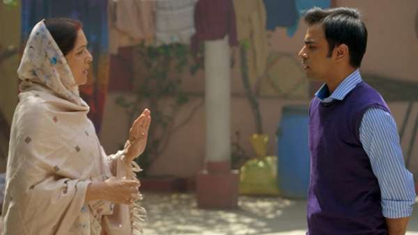 Jitendra Kumar With Neena Gupta In Panchayat