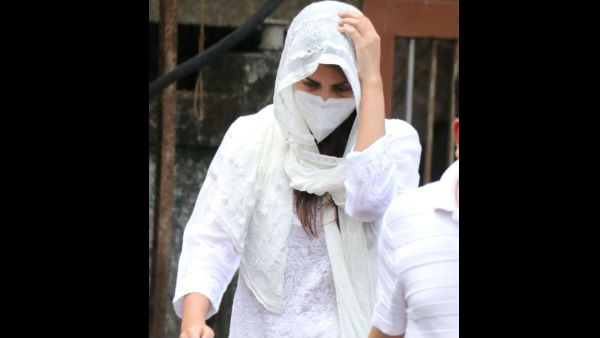 sushant-singh-rajput-last-rites-kriti-sanon-vivek-oberoi-shraddha-kapoor-in-attendance