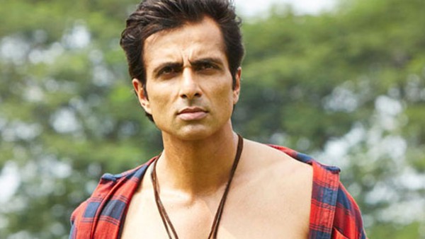 Sonu Sood Had A Late-Night Meeting With Maharashtra CM