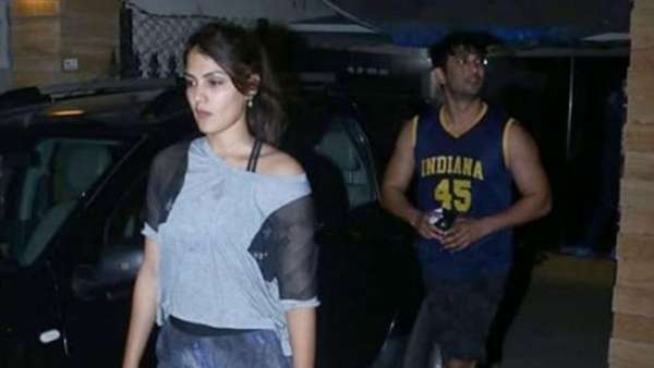Sushant And Rhea Spotted On March 11 Sushant And Rhea Spotted On March 11