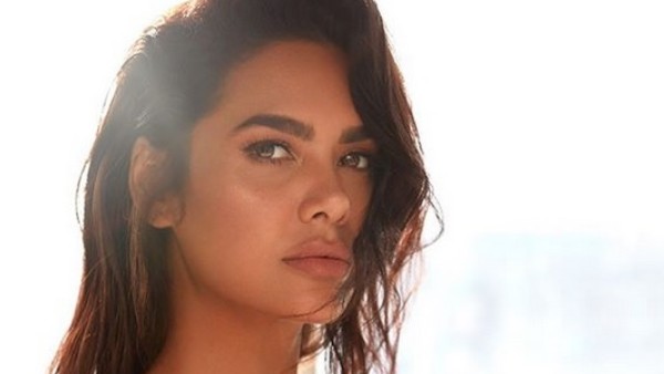 Esha Gupta Lashes Out At Journalists Who Write Blind Items