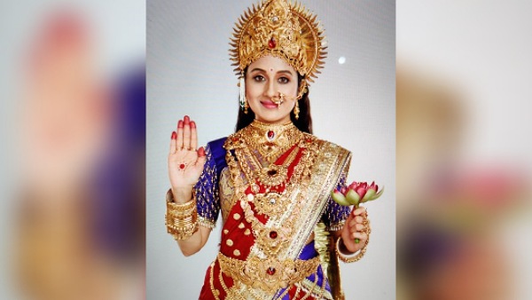 First Look Of The Actress From The Show First Look Of The Actress From The Show