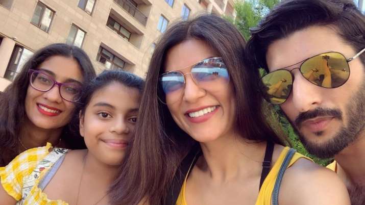 Sushmita Sen Cant Stop Gushing Over BF Rohman Shawl As He Tutors Daughter Alisah Sushmita Sen Cant Stop Gushing Over BF Rohman Shawl As He Tutors Daughter Alisah
