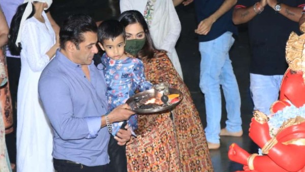 Salman Khan Seeks Blessings From Ganpati Bappa Salman Khan Seeks Blessings From Ganpati Bappa