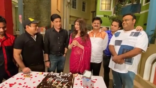 Bhabi Ji Ghar Par Hain Team Bids Farewell To Saumya Tandon; Sings Abhi Na Jao Chod Kar