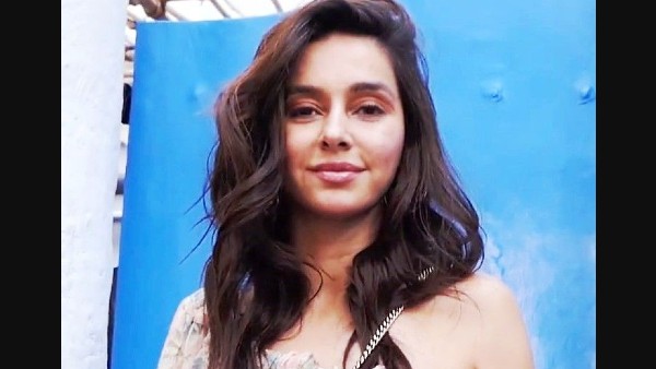 Shibani Dandekar Reveals Why She Is Defending Rhea Chakraborty Shibani Dandekar Reveals Why She Is Defending Rhea Chakraborty