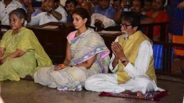 Jaya Bachchan With Family At Durga Pooja Jaya Bachchan With Family At Durga Pooja