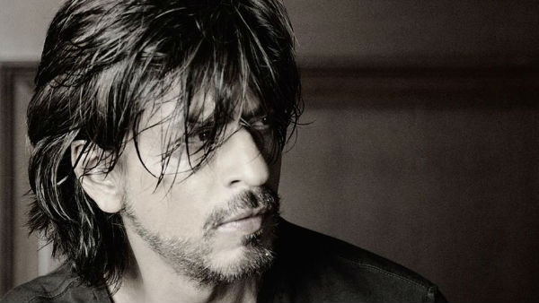 Netizens Are In Awe Of SRK's Response To Tahira's Book