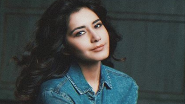 Raashi Recalls Her Diwali Celebration With Mom & Dad