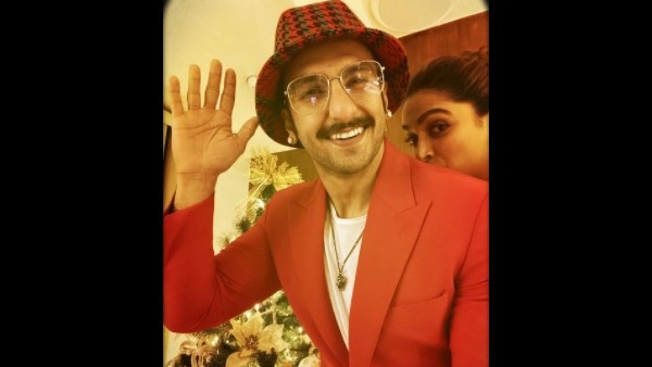 Ranveer Singh's 'Little Elf' Deepika Padukone Photobombs His Christmas Picture Ranveer Singh's 'Little Elf' Deepika Padukone Photobombs His Christmas Picture