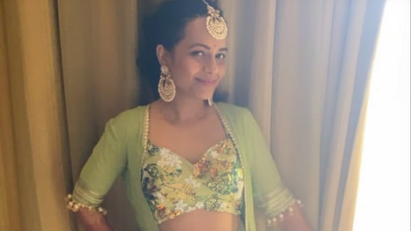 Nidhi Is A Beaming Bride At Her Mehendi Ceremony