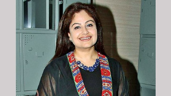 Ayesha Jhulka Reveals Which Bollywood Stars She Remains In Touch With
