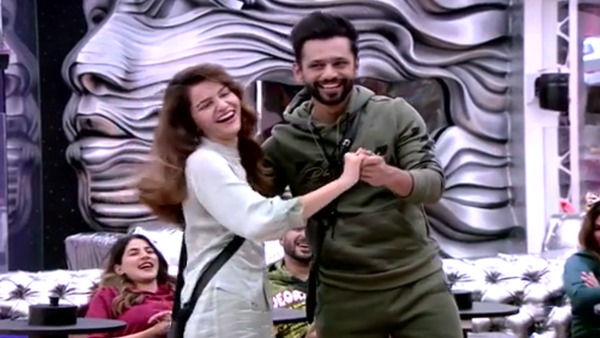 Bigg Boss 14: Rahul Vaidya Dedicates A Song For Rubina Dilaik As The Rivals Turn Friends; Watch Promo Bigg Boss 14: Rahul Vaidya Dedicates A Song For Rubina Dilaik As The Rivals Turn Friends; Watch Promo
