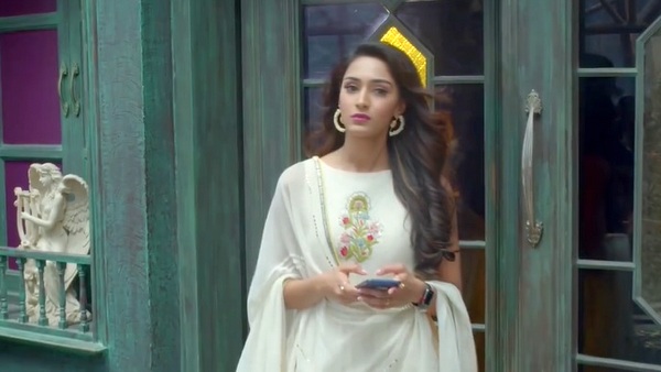 Erica Fernandes in Kuch Rang Pyaar Ke Aise Bhi 3 Erica Fernandes in Kuch Rang Pyaar Ke Aise Bhi 3