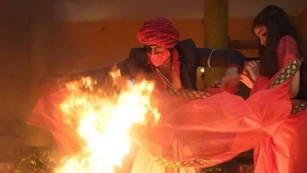 Mehndi Hai Rachne Waali