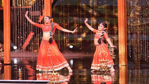 Esha Mishra And Sonali Kar