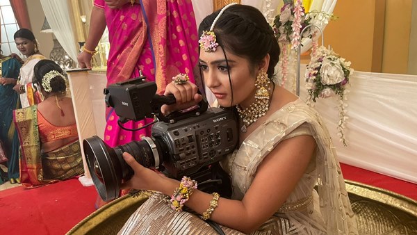 Anjali Tatrari Turns Camerawoman For A Crucial Sequence In Tere Bina Jiya Jaye Na Anjali Tatrari Turns Camerawoman For A Crucial Sequence In Tere Bina Jiya Jaye Na