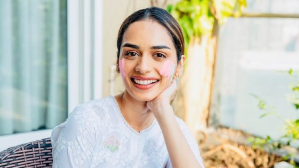 manushi-chhillar-holi manushi-chhillar-holi