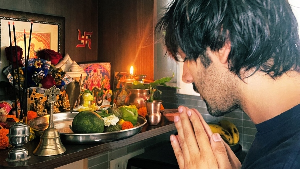 Kartik Aaryan Celebrates Maha Shivratri, Prays In His Temple At Home! Kartik Aaryan Celebrates Maha Shivratri, Prays In His Temple At Home!