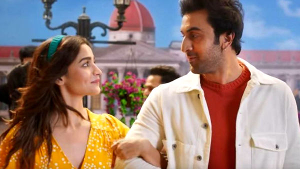 ranbir-kapoor-lauds-alia-bhatt-says-she-whacked-it-out-of-the-park-in-gangubai-kathiawadi ranbir-kapoor-lauds-alia-bhatt-says-she-whacked-it-out-of-the-park-in-gangubai-kathiawadi