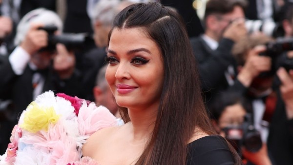 netizens-dig-out-aishwarya-rai-bachchan-modeling-bill-for-which-she-was-paid-rs-1500-in-1992