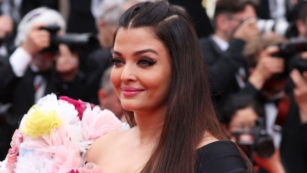 aishwarya-rai-bachchan-s-cannes-red-carpet-look-gets-trolled-her-fans-are-utterly-disappointed