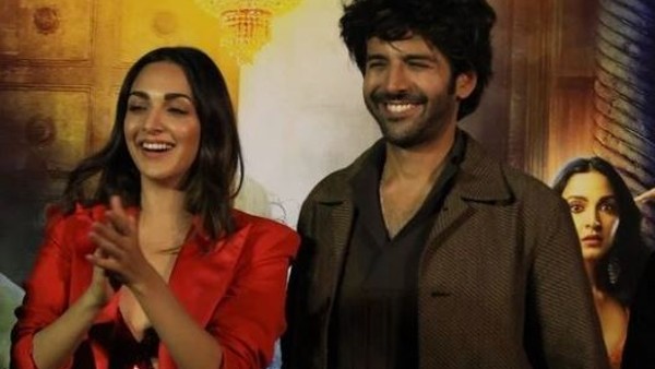 kartik-aaryan-saves-kiara-advani-from-oops-moment-fans-recall-how-sushant-singh-rajput-had-done-same kartik-aaryan-saves-kiara-advani-from-oops-moment-fans-recall-how-sushant-singh-rajput-had-done-same