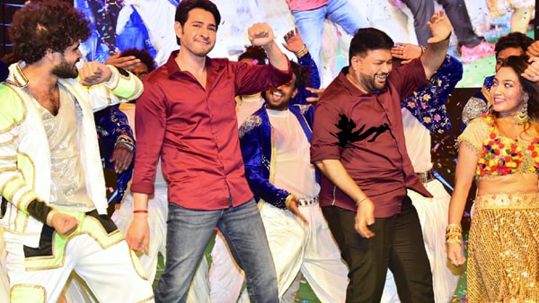 Mahesh Babu Dances to Ma Ma Mahesha On Stage