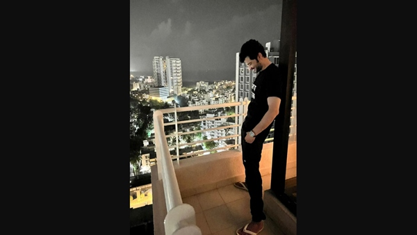 Raqesh Bapat Enjoys Mumbai Rains From His Balcony