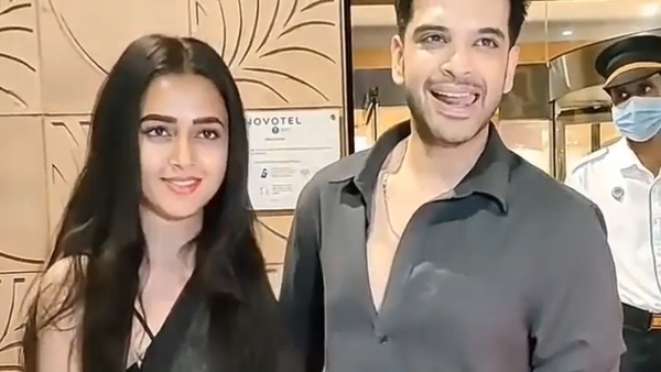 Paps Call Tejasswi Prakash & Karan Kundrra ‘Dada-Vahini’; Actor Asks Them To Teach Him More Marathi Words Paps Call Tejasswi Prakash & Karan Kundrra ‘Dada-Vahini’; Actor Asks Them To Teach Him More Marathi Words