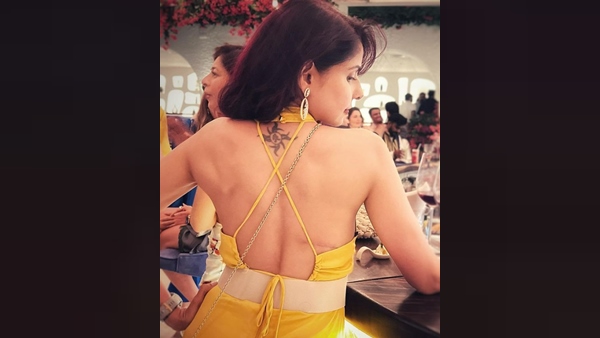 Chhavi Mittal Flaunts Her Scar From Breast Cancer Surgery; See Pics Chhavi Mittal Flaunts Her Scar From Breast Cancer Surgery; See Pics