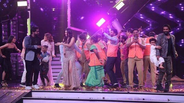 Sonali, Mouni & Remo Dance With BMC Workers