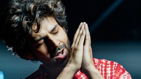 kartik-aaryan-enjoys-street-food-with-his-titu-sunny-singh-his-humbleness-wins-hearts kartik-aaryan-enjoys-street-food-with-his-titu-sunny-singh-his-humbleness-wins-hearts