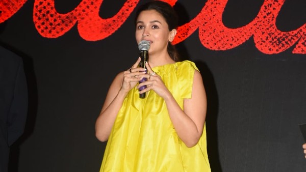 alia-bhatt-reacts-to-ranveer-singh-s-controversial-n-a-k-e-d-photoshoo alia-bhatt-reacts-to-ranveer-singh-s-controversial-n-a-k-e-d-photoshoo