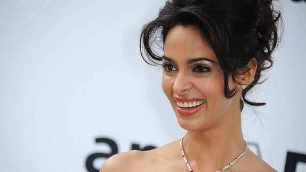 mallika-sherawat-says-what-deepika-padukone-did-in-gehraiyaan-she-did-it-15-years-ago-in-murder